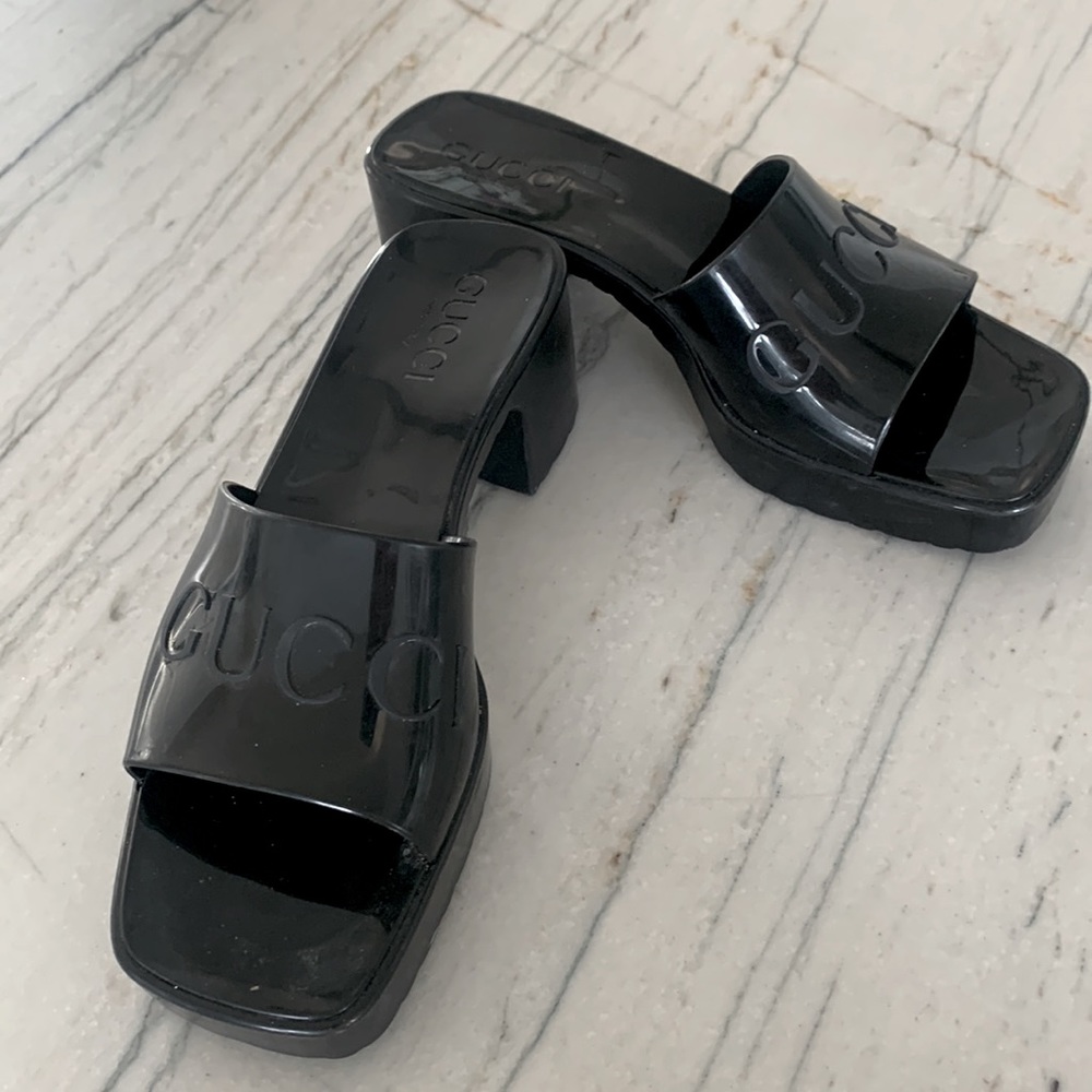 Gucci WOMEN'S RUBBER SLIDE SANDAL